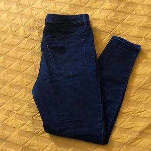 MOSSIMO HIGH RISE JEGGING SIZE 4